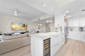 19122 Fisher Island Dr in Miami Beach, FL - Building Photo - Building Photo