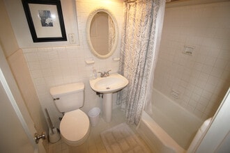 1205 Saint Charles Ave, Unit 612 in New Orleans, LA - Foto de edificio - Building Photo