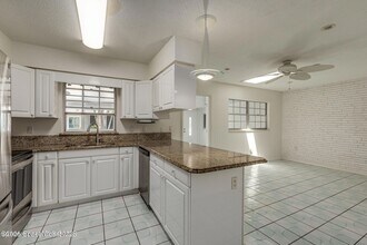 302 Emerald Pl E in Satellite Beach, FL - Building Photo - Building Photo