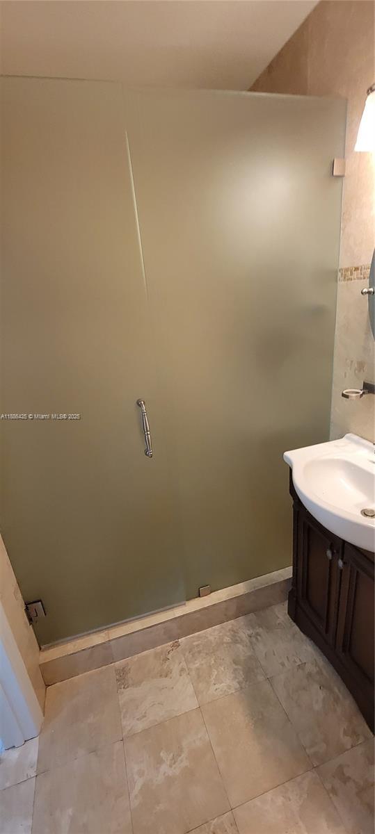 2211 W 52nd St in Hialeah, FL - Building Photo - Building Photo