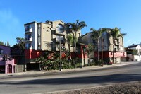 Building - The Hillpointe Luxury Apartments in Los Angeles, California