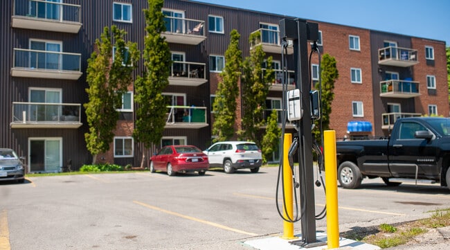 Dawson Rd Apartments in Guelph, ON - Building Photo - Building Photo