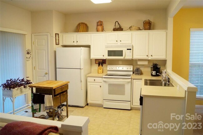 3304 Mannington Dr in Charlotte, NC - Building Photo - Building Photo