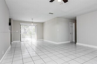 707 SW 74th Ave in North Lauderdale, FL - Building Photo - Building Photo