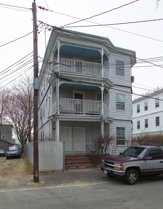 25-27 Somerset Pl in Brockton, MA - Foto de edificio - Building Photo