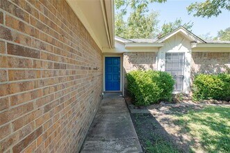 1108 Delta Ct in Benbrook, TX - Building Photo - Building Photo