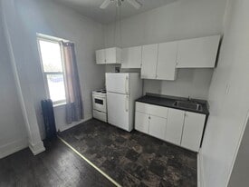 501 McMillan Ave in Winnipeg, MB - Building Photo