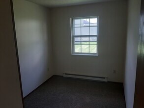 1168 S Lincoln Ave, Unit B in Salem, OH - Building Photo - Building Photo