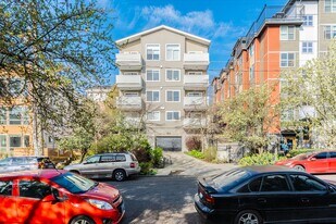 Hillside 411 in Seattle, WA - Building Photo