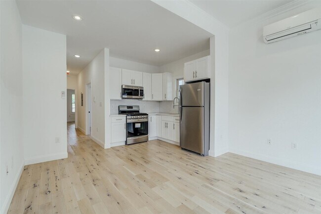 671 Palisade Ave, Unit 2 in Jersey City, NJ - Building Photo - Building Photo