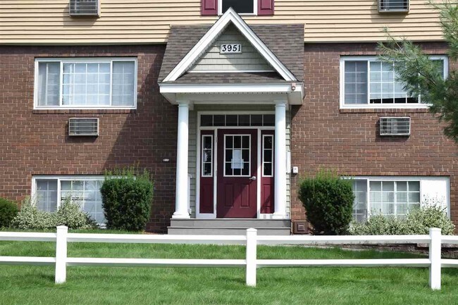 3961 Brown Ave-Unit -65 in Manchester, NH - Building Photo - Building Photo