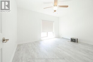 37 Holland St W in Bradford West Gwillimbury, ON - Building Photo