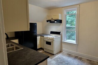 1619 Myrtle St, Unit Myrtle#2 in Erie, PA - Building Photo - Building Photo