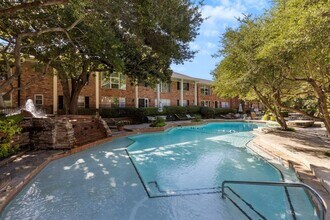 3012 Mahanna Springs Dr, Unit A in Dallas, TX - Foto de edificio - Building Photo