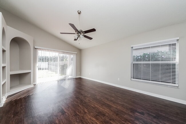 16444 Coopers Hawk Ave in Clermont, FL - Foto de edificio - Building Photo