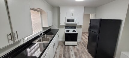 3008 Peebles Dr in Greensboro, NC - Foto de edificio - Building Photo