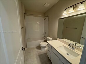 1014 W Davis Pkwy in Florida City, FL - Building Photo - Building Photo