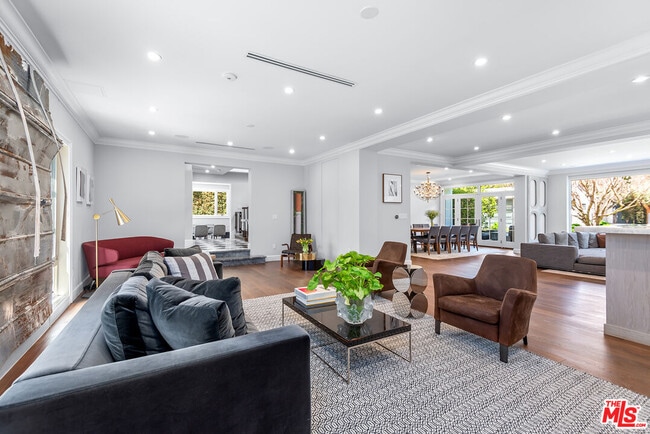 716 N Roxbury Dr in Beverly Hills, CA - Building Photo - Building Photo