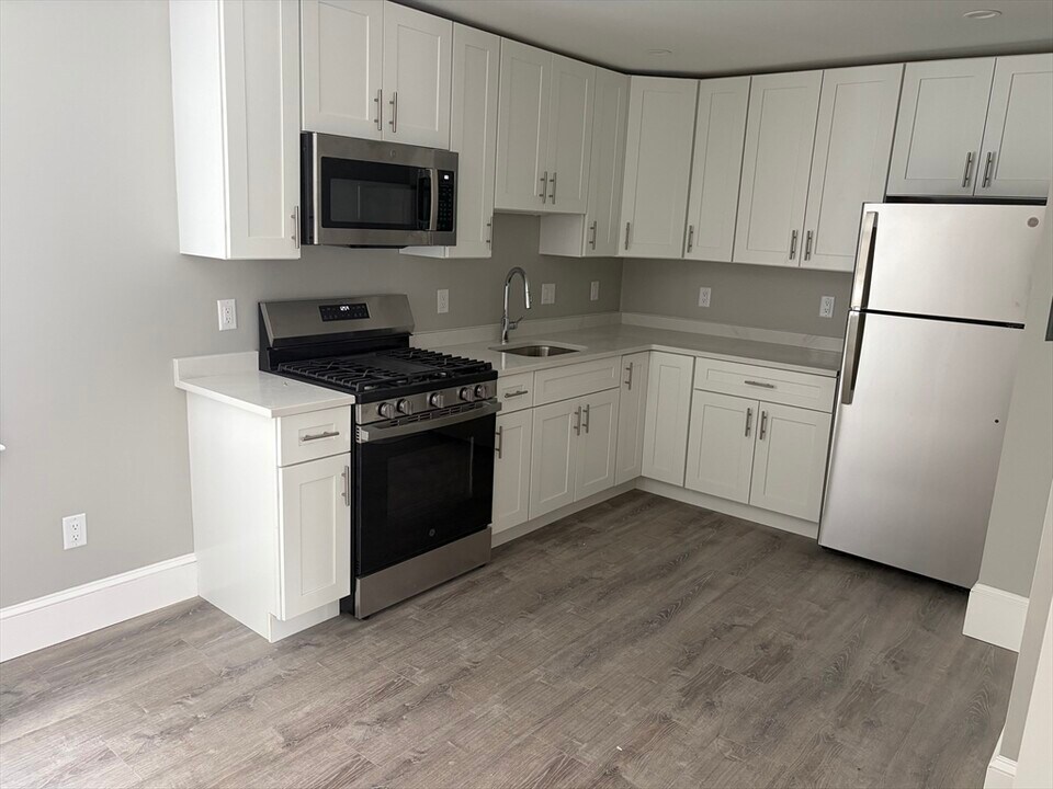 336 Lincoln St in Stoughton, MA - Building Photo