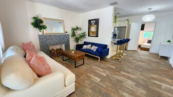 11 NW 47th St in Miami, FL - Building Photo