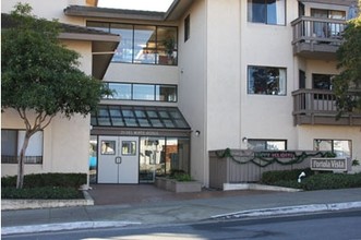 Portola Vista in Monterey, CA - Foto de edificio - Building Photo