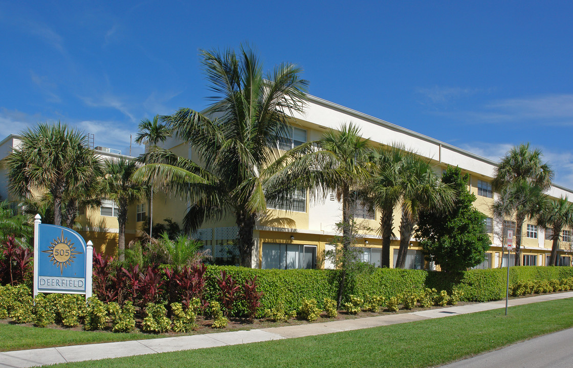 Five-o-five Apartments in Deerfield Beach, FL - Building Photo