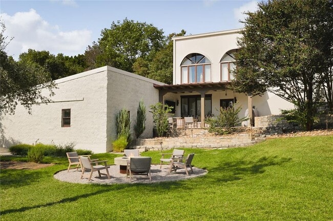 property at 909 Live Oak Ridge Rd
