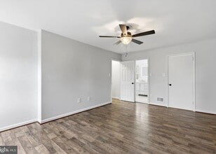 12903 Chalfont Ave in Fort Washington, MD - Foto de edificio - Building Photo