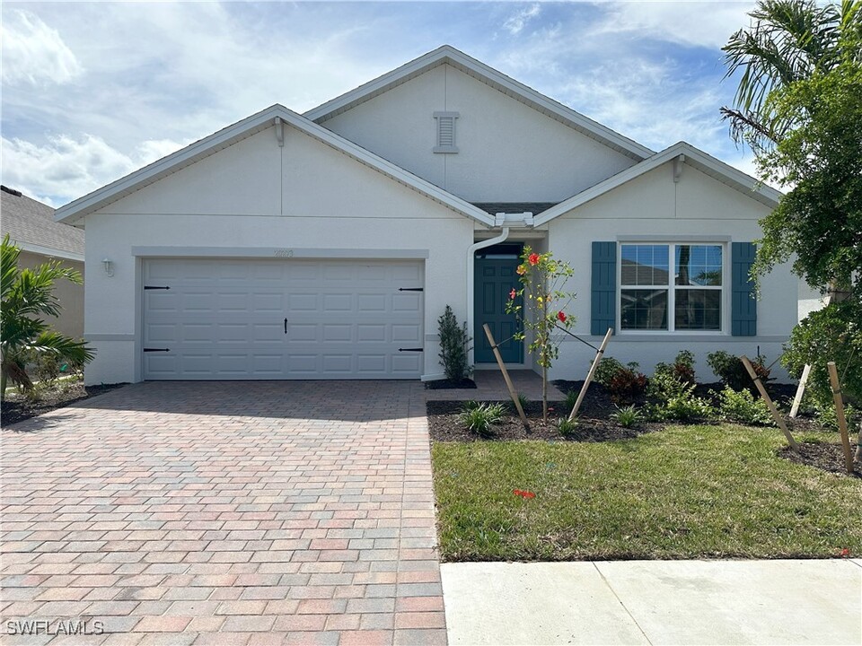 20273 Camino Torcido Lp in North Fort Myers, FL - Building Photo