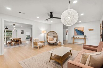 9005 Balcones Club Dr in Austin, TX - Building Photo - Building Photo