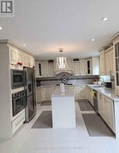 81 Oxford St in Richmond Hill, ON - Building Photo - Building Photo