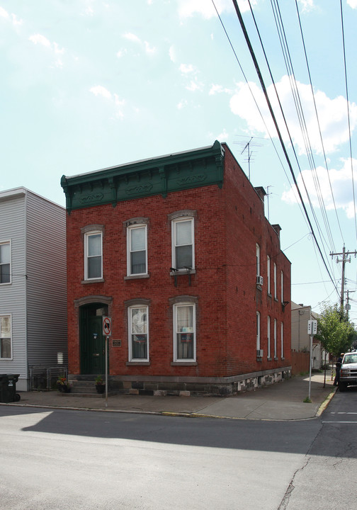 47 James St in Green Island, NY - Building Photo