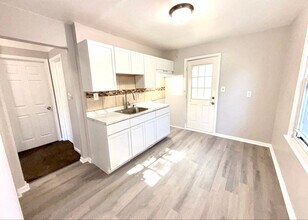 11260 Fisher Ave in Warren, MI - Building Photo - Building Photo