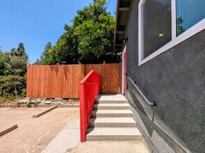 1575 1/2 Munson Avenue in Los Angeles, CA - Building Photo - Building Photo