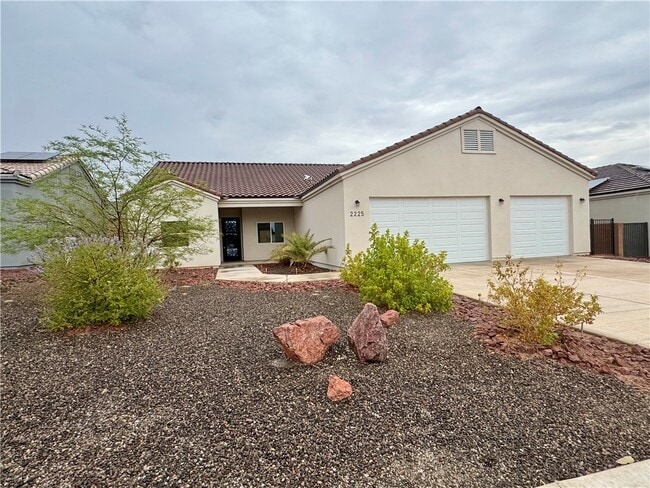 2225 Moonridge Ln