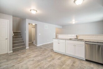 5452 Eagle Glen Dr SW in Wyoming, MI - Building Photo - Building Photo