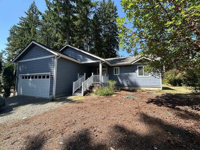 221 E St Andrews Dr in Shelton, WA - Building Photo - Building Photo