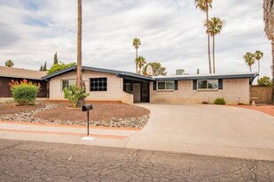 2116 S Oak Park Dr in Tucson, AZ - Building Photo