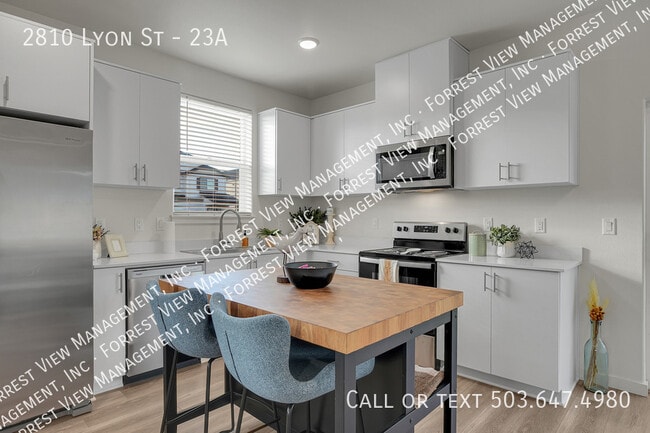 2810 SE Lyon St in Albany, OR - Building Photo - Building Photo