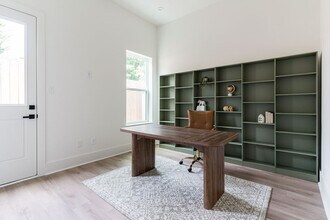 5703 Dolores St in Houston, TX - Building Photo - Building Photo