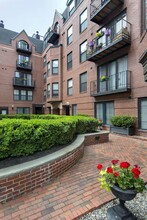 7 Harcourt St, Unit 102 in Boston, MA - Building Photo - Building Photo