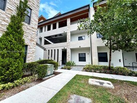 10419 NW 82nd St, Unit 7 in Doral, FL - Building Photo