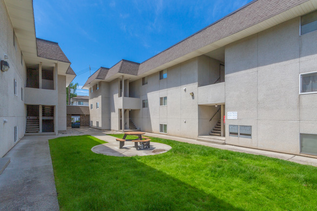 Stonegate Apartments in Spokane, WA - Building Photo - Building Photo