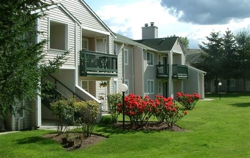 Emerald Pointe Apartments in Lacey, WA - Foto de edificio