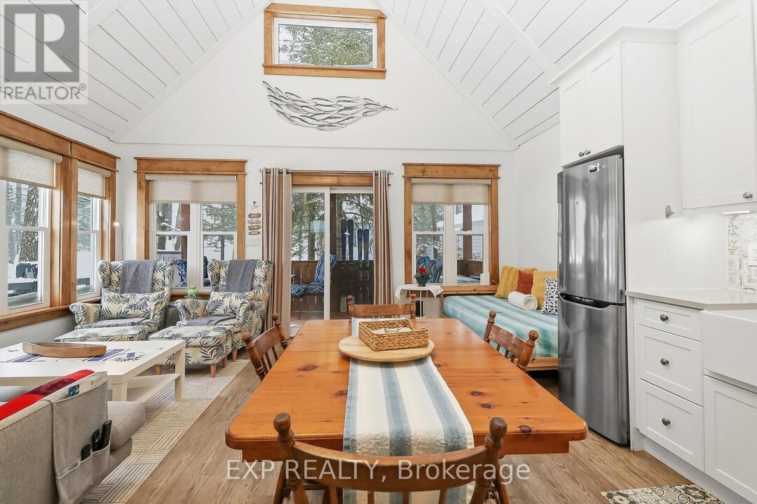 30 29th St N in Wasaga Beach, ON - Building Photo