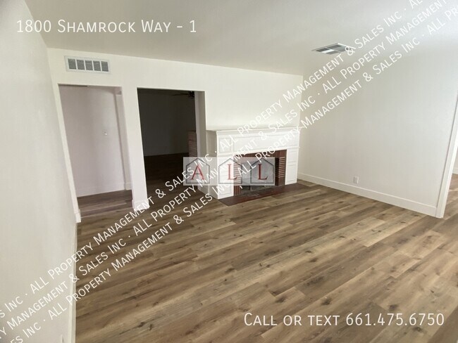 1800 Shamrock Wy in Bakersfield, CA - Building Photo - Building Photo