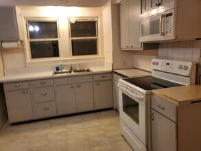 380 Ohio Ave in Clairton, PA - Foto de edificio - Building Photo