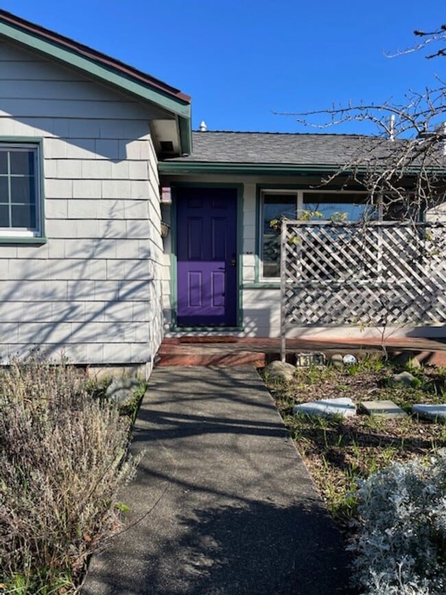 3145 Oregon St in Eureka, CA - Building Photo - Building Photo