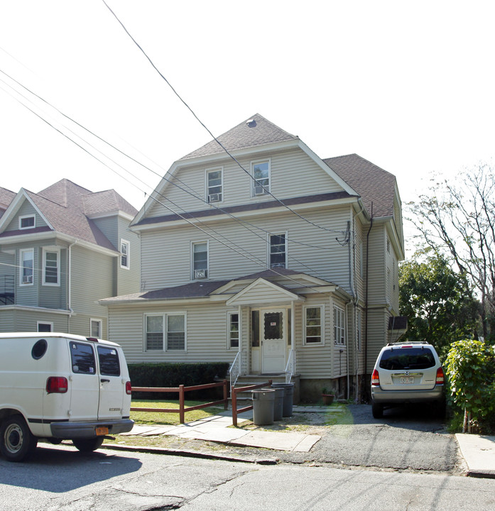 129 Bruce Ave in Yonkers, NY - Building Photo