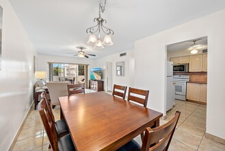 701 Lori Dr in Palm Springs, FL - Building Photo - Building Photo